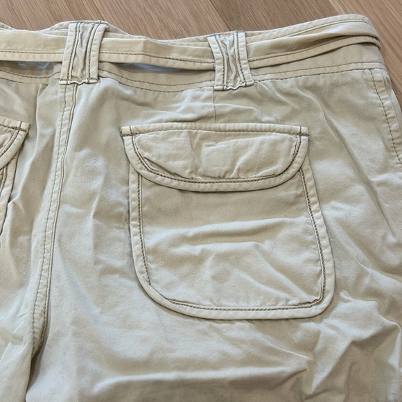 Club Monaco women’s beige shorts. size 2. 100% cotton - Picture 6 of 7